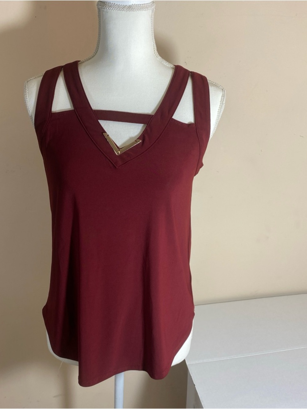 Strappy V-Neck Tank Top in Wine